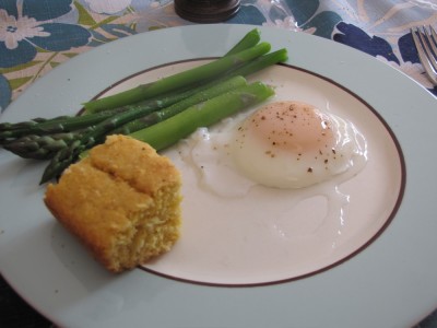 poached egg, asparagus, and corn bread on a plate