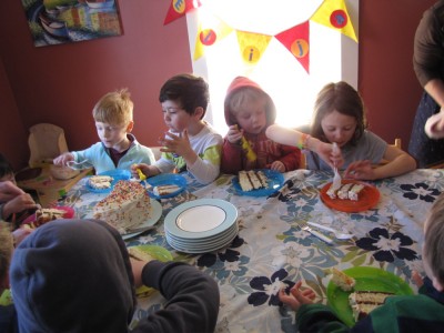 kids at the table digging in to birthday cake