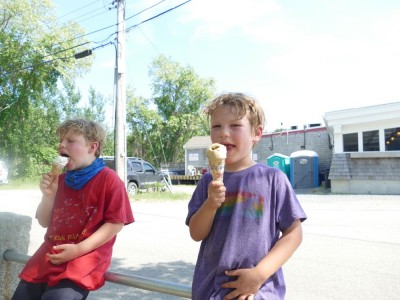Zion and Elijah eating ice cream