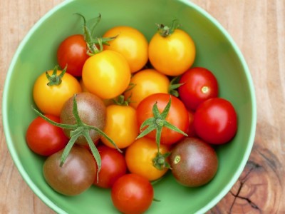 different varieties of cherry tomatoes in a bowl
