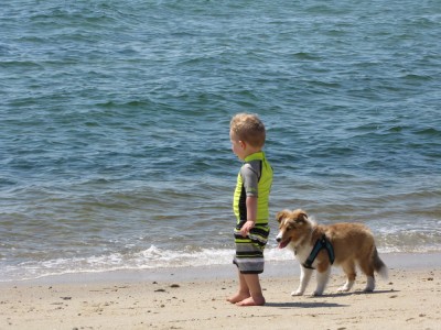 Lijah and puppy Tovi on the beach