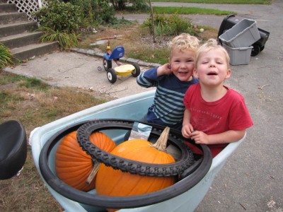 Zion and Lijah in the cargo bike with two big pumpkins