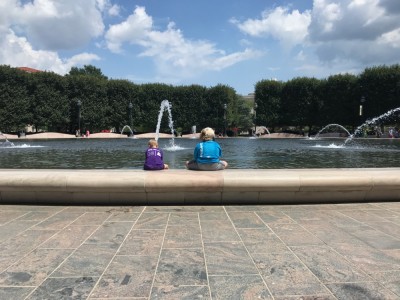 Harvey and Zion sitting on the edge of a fountain