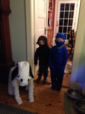 Snoopy and a pair of ninjas