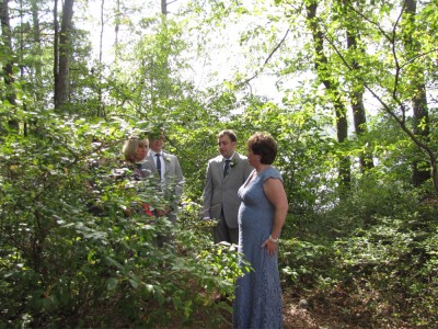 groom and mother amongst the greenery