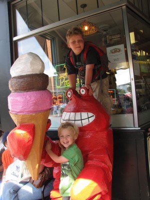 Harvey and Zion with the ice cream lobster statue